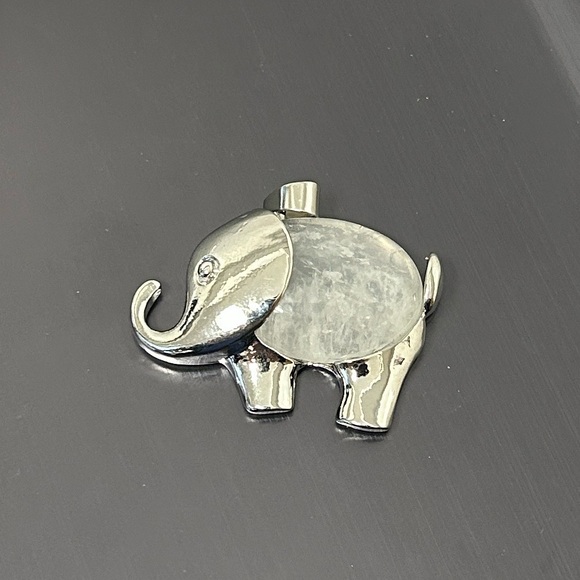 White Jade Natural Stone Elephant Shaped Pendant Necklace Healing Gemstone - Picture 5 of 6
